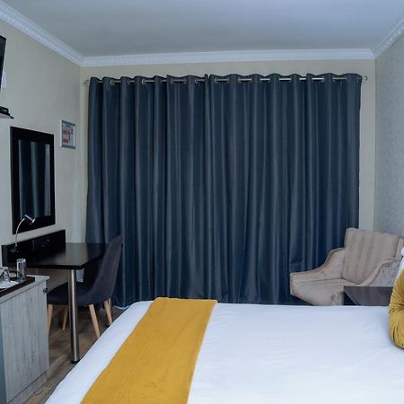 Q'S Boutique Stay Standerton Exteriör bild