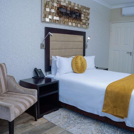 Q'S Boutique Stay Standerton Exteriör bild
