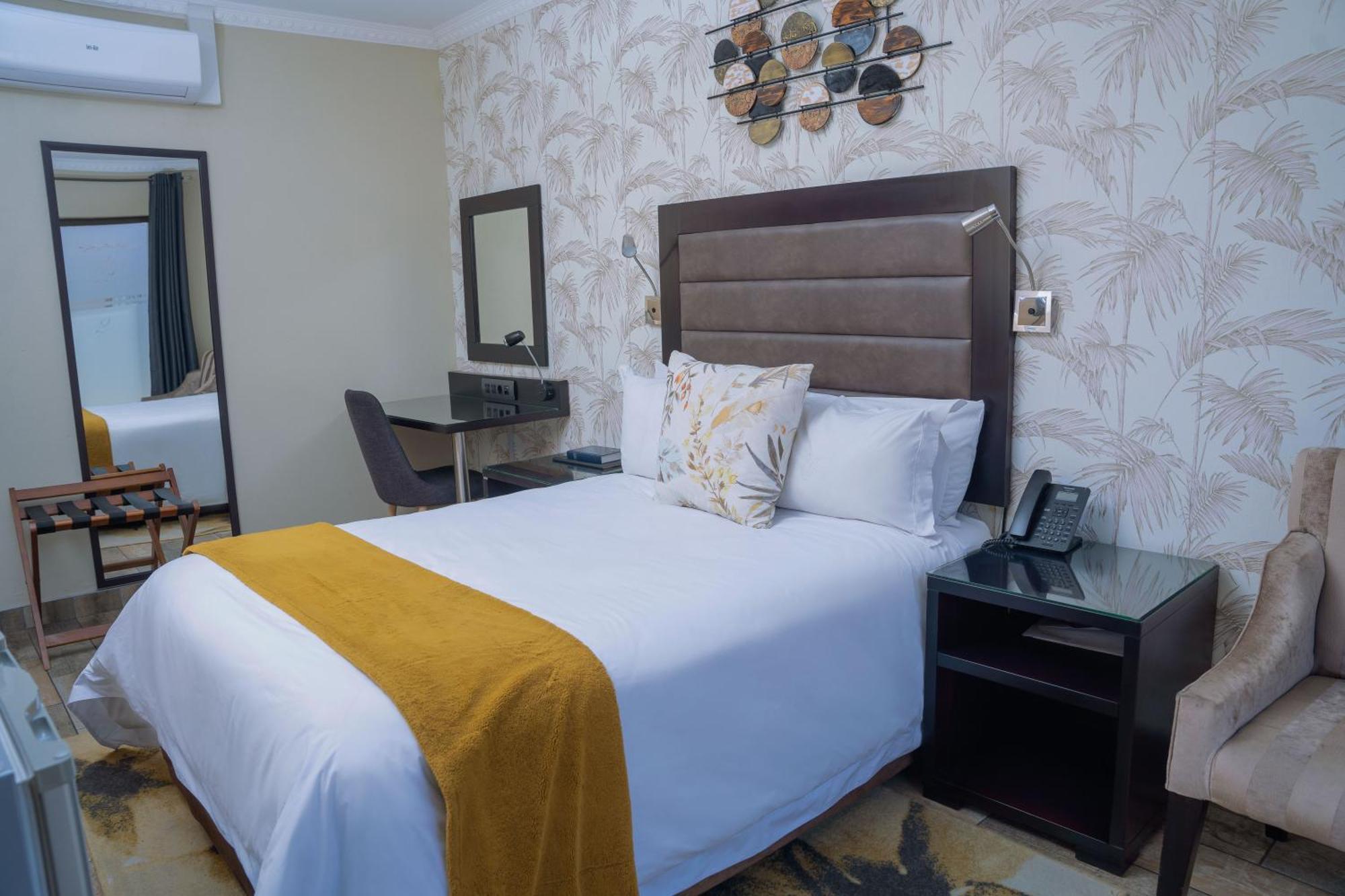 Q'S Boutique Stay Standerton Exteriör bild